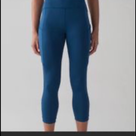 Lululemon size 8 crops. Excellent condition - Picture 1 of 3